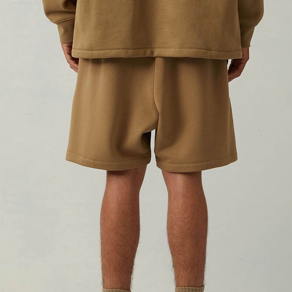 ESSENTIALS FEAR OF GOD OAK RELAXED SWEAT SHORTS🆕 - Picture 4 of 12